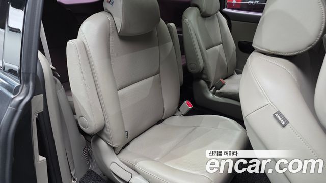 Kia Canival 2017 — photo 16