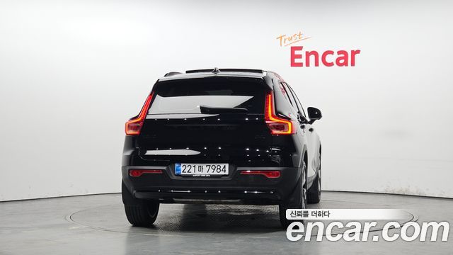 Volvo XC40 2025 — photo 4