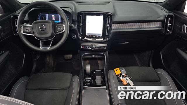 Volvo XC40 2025 — photo 10