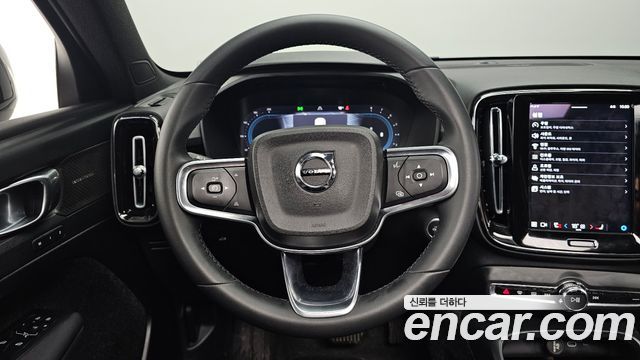 Volvo XC40 2025 — photo 19