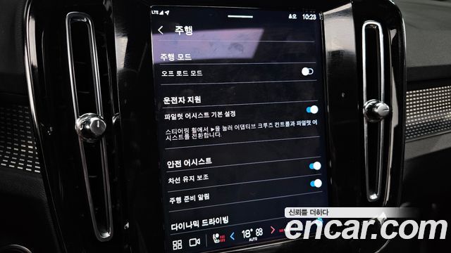 Volvo XC40 2025 — photo 22