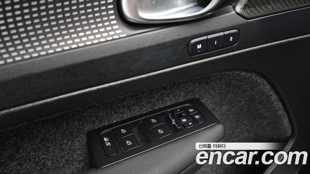 Volvo XC40 2025 — photo 23