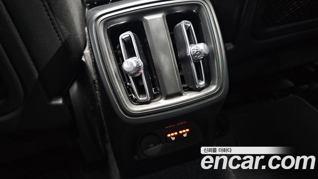 Volvo XC40 2025 — photo 24