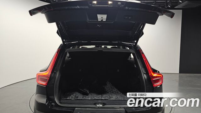 Volvo XC40 2025 — photo 26
