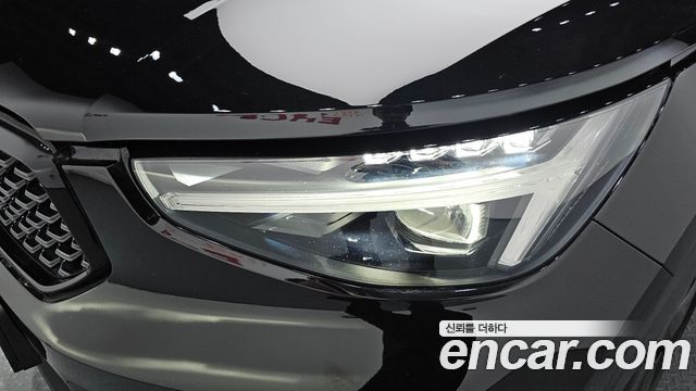 Volvo XC40 2025 — photo 8