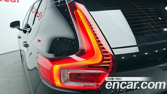 Volvo XC40 2025 — photo 9