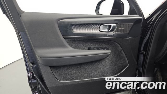 Volvo XC40 2025 — photo 14
