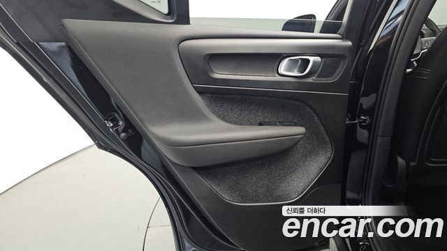Volvo XC40 2025 — photo 15