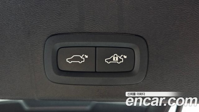 Volvo XC40 2025 — photo 31