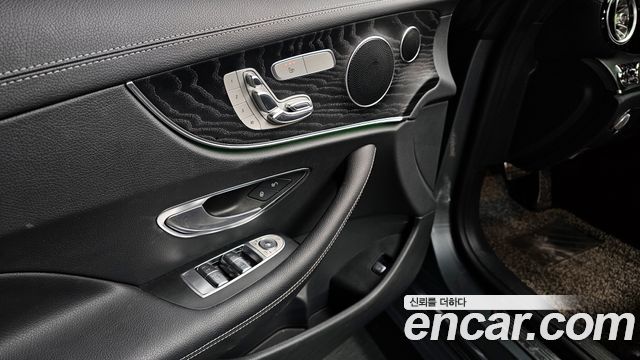 Mercedes-Benz E-Class 2019 — photo 13