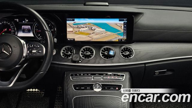 Mercedes-Benz E-Class 2019 — photo 17