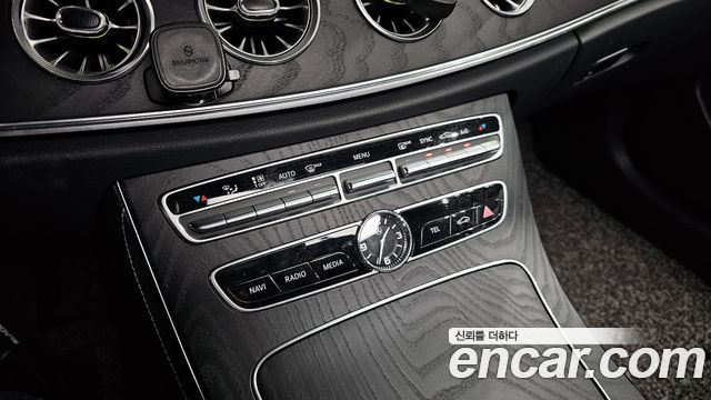 Mercedes-Benz E-Class 2019 — photo 19