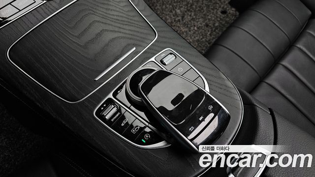 Mercedes-Benz E-Class 2019 — photo 20