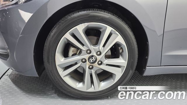 Hyundai AVANTE 2017 — photo 5