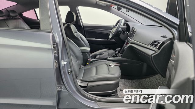 Hyundai AVANTE 2017 — photo 17