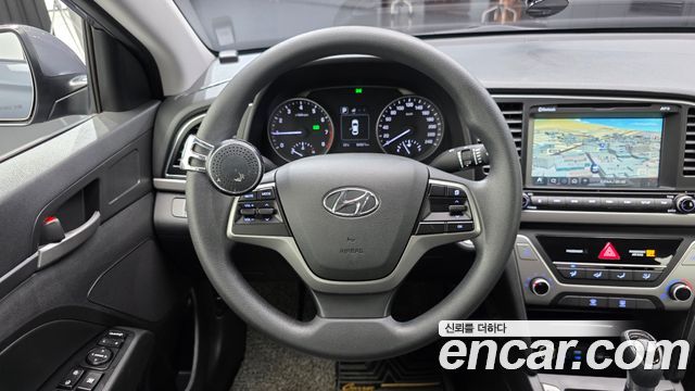 Hyundai AVANTE 2017 — photo 19