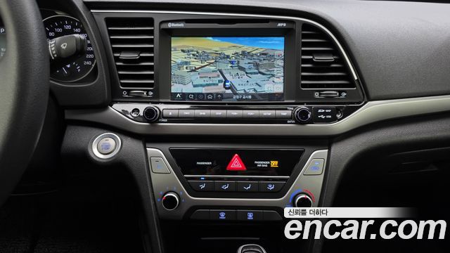 Hyundai AVANTE 2017 — photo 20