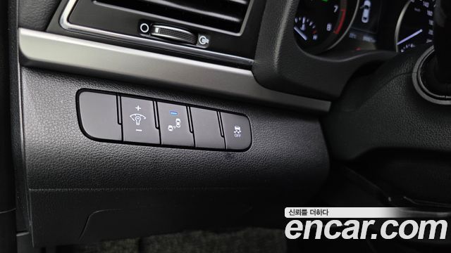 Hyundai AVANTE 2017 — photo 23