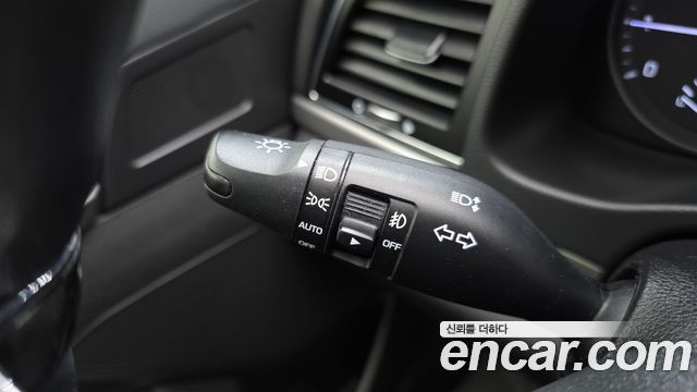 Hyundai AVANTE 2017 — photo 24