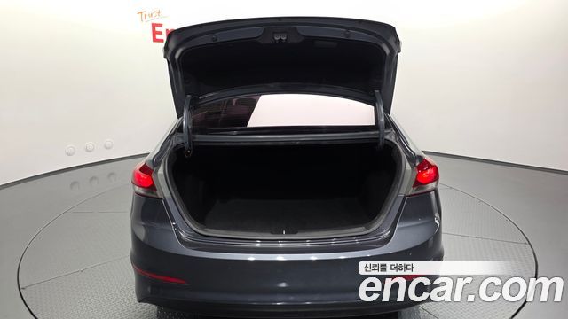 Hyundai AVANTE 2017 — photo 26