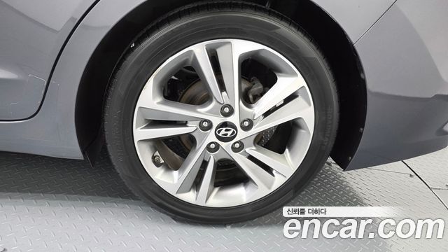 Hyundai AVANTE 2017 — photo 7