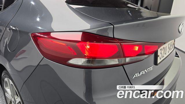 Hyundai AVANTE 2017 — photo 9