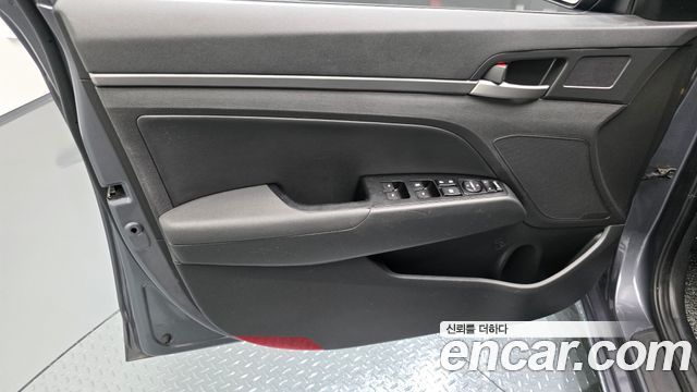 Hyundai AVANTE 2017 — photo 14