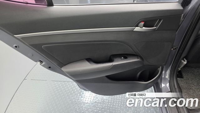 Hyundai AVANTE 2017 — photo 15