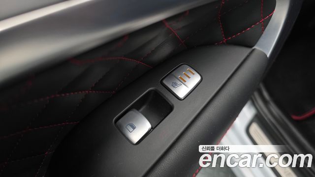Genesis G70 2018 — photo 23