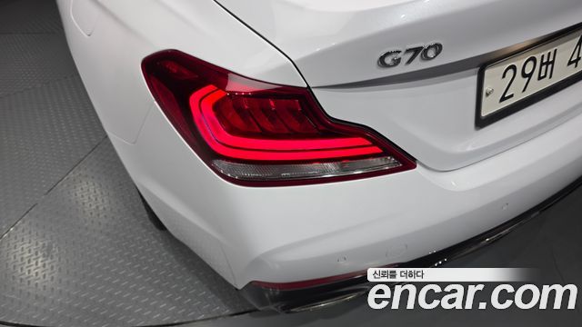 Genesis G70 2018 — photo 9
