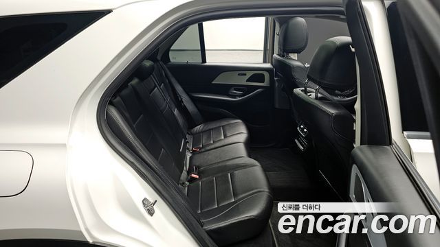 Mercedes-Benz GLE-Class 2020 — photo 11