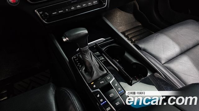Kia K7 2018 — photo 9