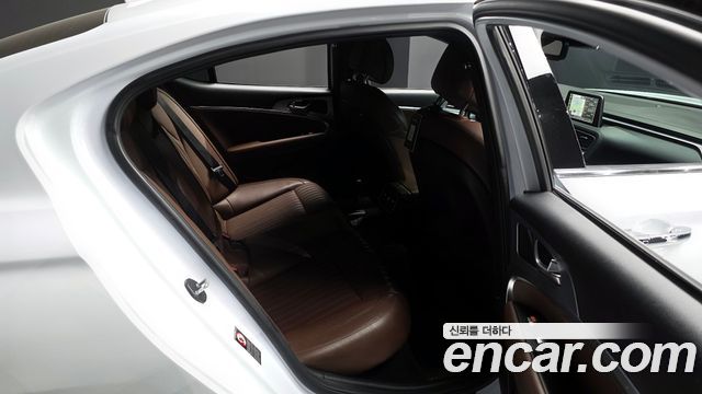 Genesis G70 2018 — photo 11