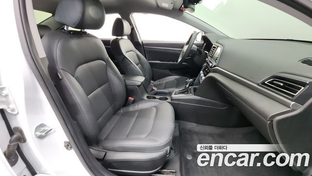 Hyundai AVANTE 2020 — photo 13