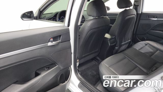 Hyundai AVANTE 2020 — photo 25