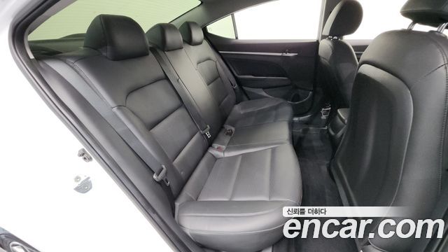 Hyundai AVANTE 2020 — photo 26