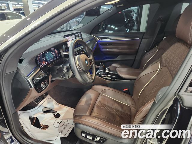 BMW Gran Turismo 2023 — photo 10