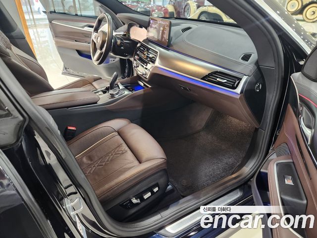 BMW Gran Turismo 2023 — photo 13