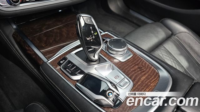 BMW 7-Series 2016 — photo 9