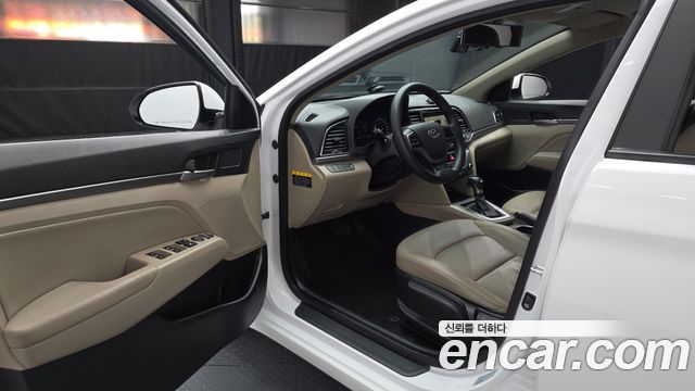 Hyundai AVANTE 2016 — photo 13