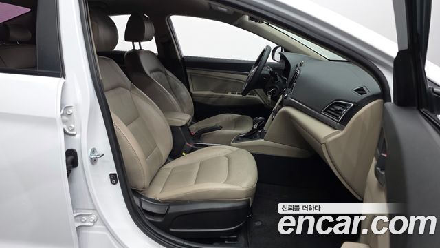 Hyundai AVANTE 2016 — photo 17