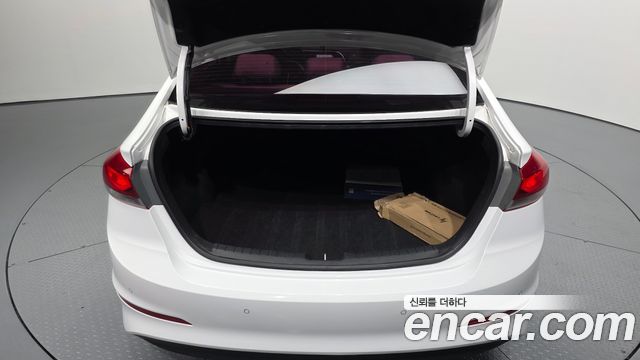 Hyundai AVANTE 2016 — photo 26