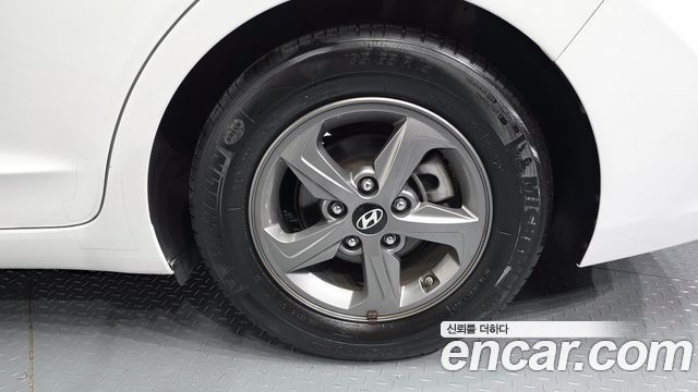 Hyundai AVANTE 2016 — photo 7