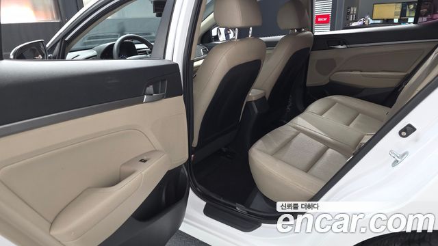 Hyundai AVANTE 2016 — photo 29