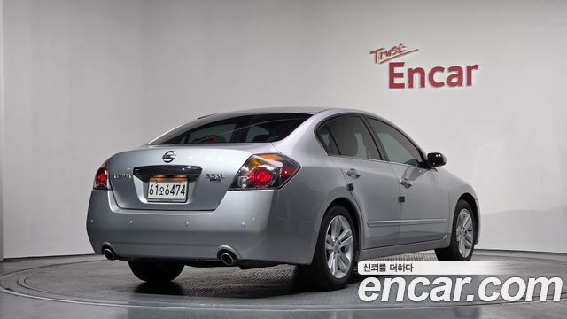 Nissan Altima 2010 — photo 2