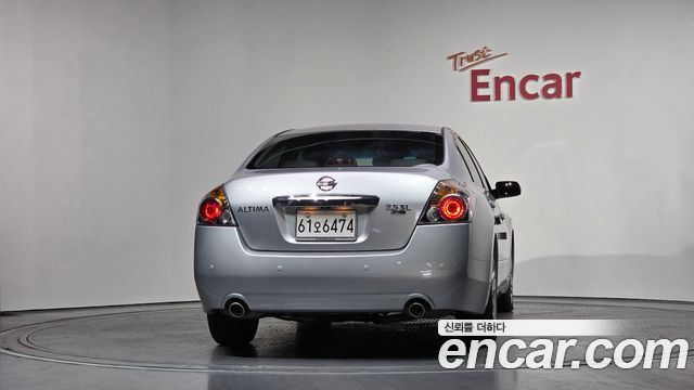 Nissan Altima 2010 — photo 4