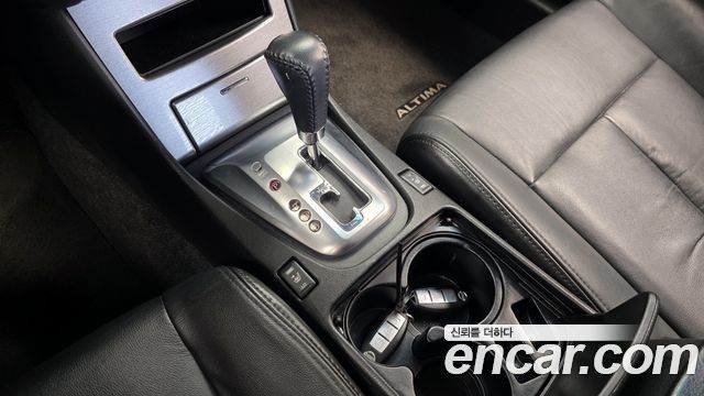 Nissan Altima 2010 — photo 9