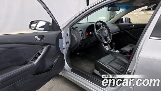 Nissan Altima 2010 — photo 10