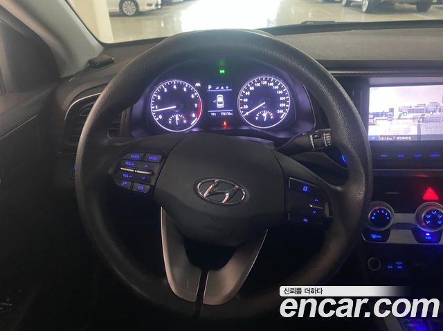 Hyundai AVANTE 2019 — photo 12