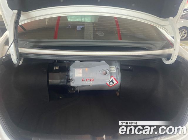 Hyundai AVANTE 2019 — photo 16